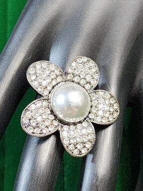 Vintage 80s Crystal Flower Statement Ring with Pearl Center - Silver Tone